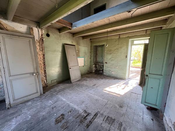 Maison de caractère à rénover, quartier Lafond, fort potentiel.