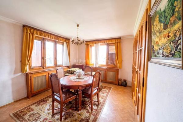 Vente                                                      Appartement
                        
                     6 pièces                      106 m2                     à Turckheim