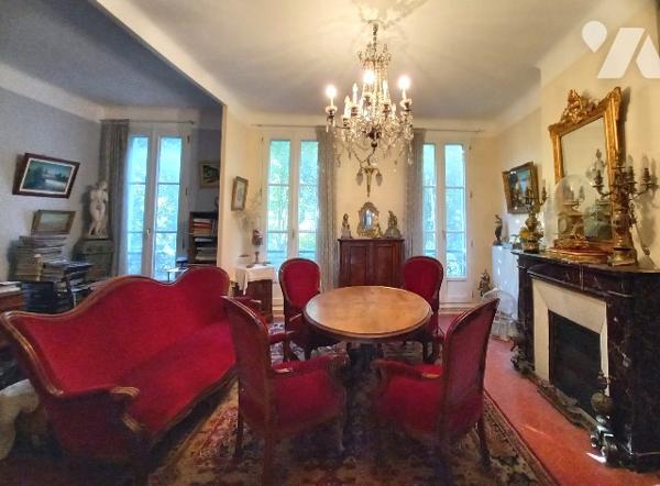 Exclusivité, Bd de la Libération, grand appartement T3 traversant  de presque 98 m², à rénover.