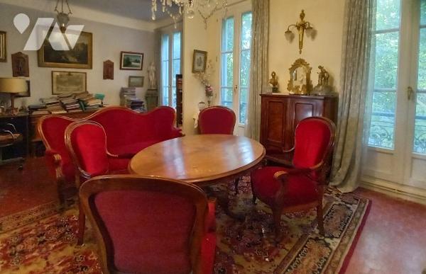 Exclusivité, Bd de la Libération, grand appartement T3 traversant  de presque 98 m², à rénover.