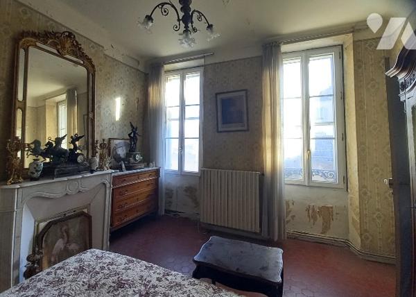 Exclusivité, Bd de la Libération, grand appartement T3 traversant  de presque 98 m², à rénover.