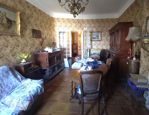 Exclusivité, Bd de la Libération, grand appartement T3 traversant  de presque 98 m², à rénover.