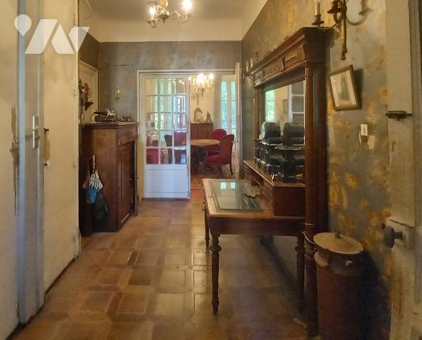 Exclusivité, Bd de la Libération, grand appartement T3 traversant  de presque 98 m², à rénover.