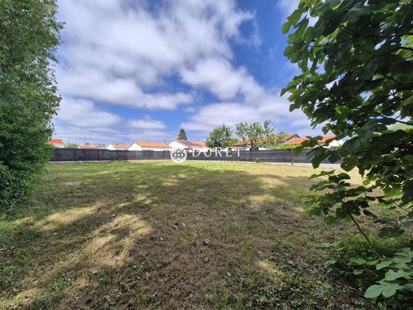 TERRAIN à bâtir 700m² - COMMEQUIERS