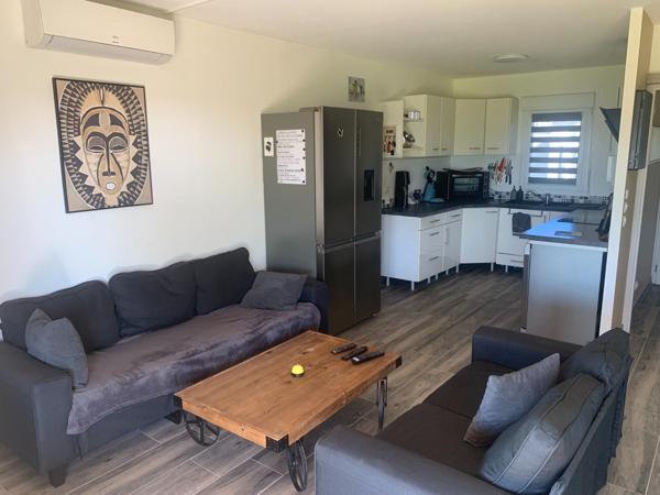 A deux pas de tout le calme en prime ! Jolie maison lumineuse et cosy, en parfait état.