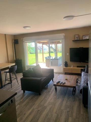 A deux pas de tout le calme en prime ! Jolie maison lumineuse et cosy, en parfait état.