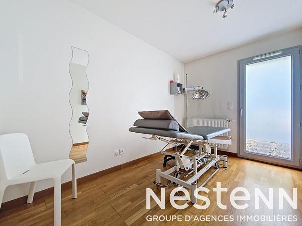 GENAS CENTRE EGLISE - Appartement de 2013 de 83 m² avec double terrasse, rez-de-jardin - garage boxé en sous-sol