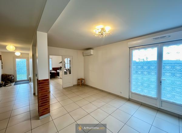 Saint-Jean-les-Deux-Jumeaux (77660) Propriété 188m², Terrain 3377m², Dépendance, DPE (B)