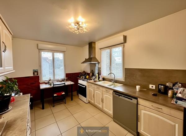 Saint-Jean-les-Deux-Jumeaux (77660) Propriété 188m², Terrain 3377m², Dépendance, DPE (B)