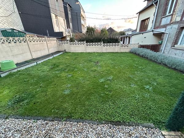 MAISON DE VILLE DE 120 M2 ET STUDIO DE 30 M2