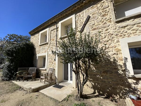 Charmante maison en pierre entièrement rénovée sur une parcelle de 1500 m2