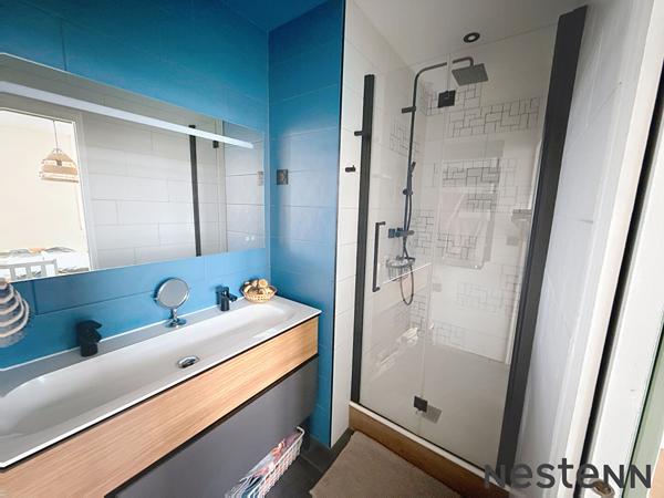 EXCLUSIVITÉ Coup de coeur - Appartement rénové avec soin avec garage et 2 places de parking privatives