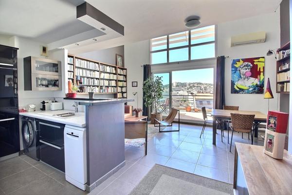 Superbe appartement dernier étage terrasse et vue
