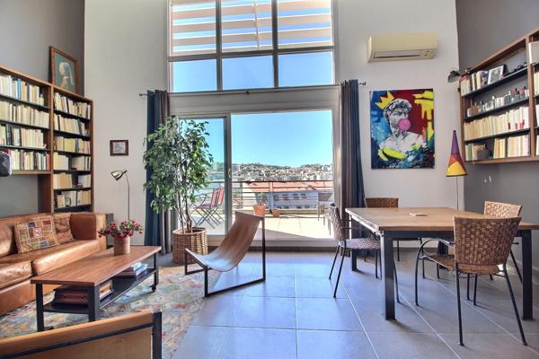 Superbe appartement dernier étage terrasse et vue