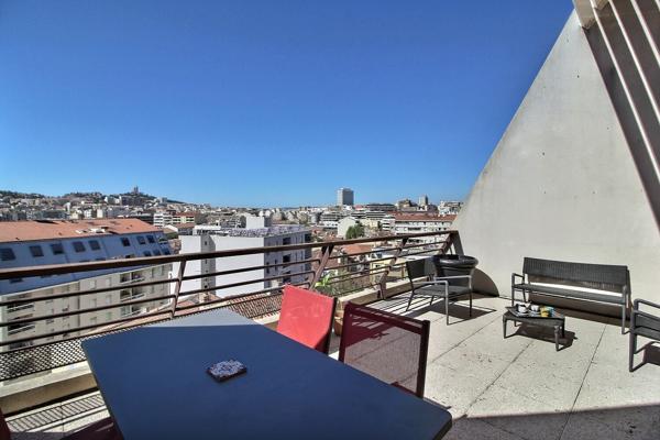 Superbe appartement dernier étage terrasse et vue
