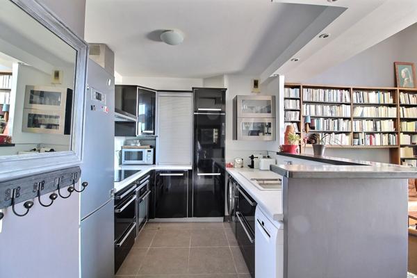 Superbe appartement dernier étage terrasse et vue