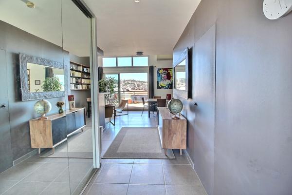 Superbe appartement dernier étage terrasse et vue