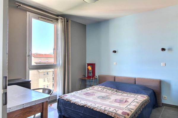 Superbe appartement dernier étage terrasse et vue