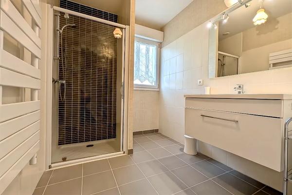 Maison plain-pied sans travaux – Calme, sécurisé, proche commerces et transports – Plescop/Vannes