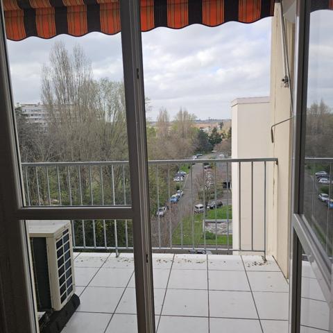 Toulouse, Casselardit ,T2 de 54M2 au dernier étage.