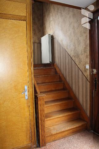Maison ind. de 96m² sur ss avec garage et dépendance sur un terrain de 995m²dans un quartier calme.