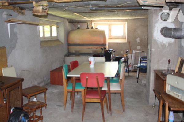 Maison ind. de 96m² sur ss avec garage et dépendance sur un terrain de 995m²dans un quartier calme.