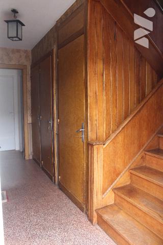 Maison ind. de 96m² sur ss avec garage et dépendance sur un terrain de 995m²dans un quartier calme.