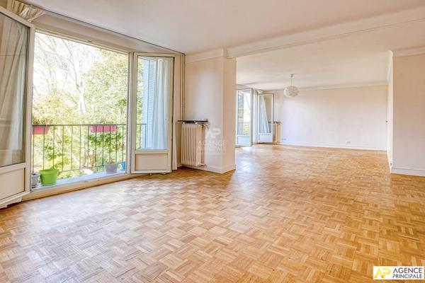 Versailles Rive-Droite Appartement 5 pièces 95 m² situé au 2ème étage avec ascenseur, 2 caves et parking en option €770 000 ** - Référence 25538