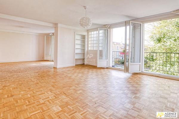 Versailles Rive-Droite Appartement 5 pièces 95 m² situé au 2ème étage avec ascenseur, 2 caves et parking en option €770 000 ** - Référence 25538