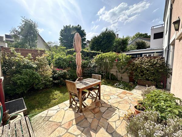 Chaville - Rive droite - Maison familiale de 7 pièces avec terrasse €729 000 ** - Référence 597-CIA