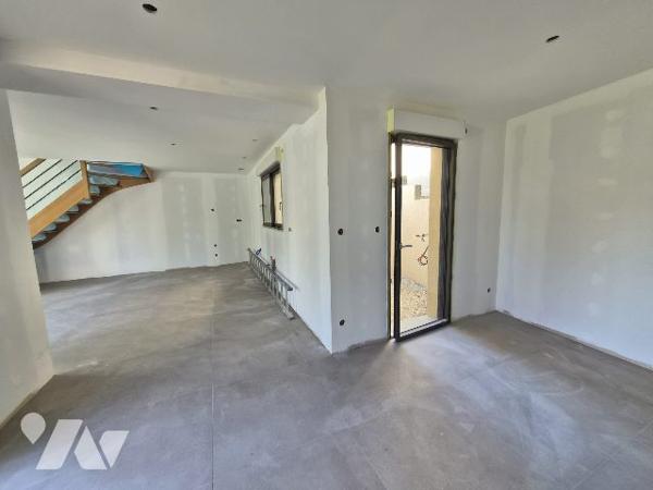 MAISON NEUVE A BASSENS