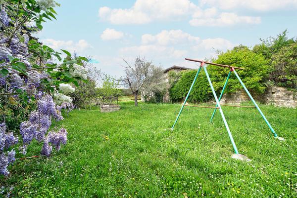 A vendre Maison à fort potentiel, avec jardin et terrasses sur un terrain 1 100 m² à BALMA