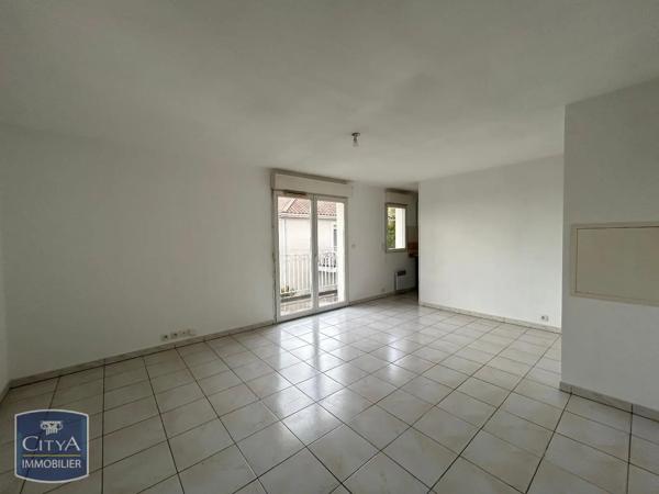 Appartement à louer 2 pièces 47.45m² Fontenay-le-Comte (85200)