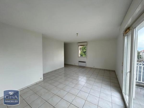 Appartement à louer 2 pièces 47.45m² Fontenay-le-Comte (85200)