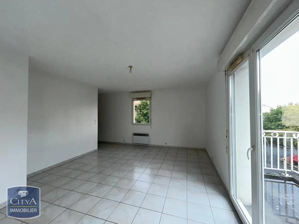 Appartement à louer 2 pièces 47.45m² Fontenay-le-Comte (85200)