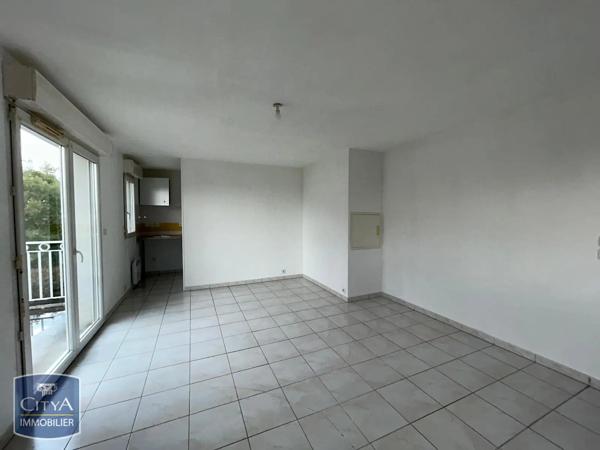 Appartement à louer 2 pièces 47.45m² Fontenay-le-Comte (85200)