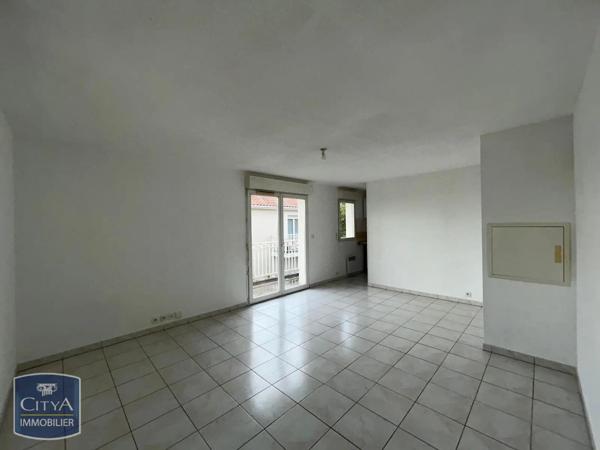 Appartement à louer 2 pièces 47.45m² Fontenay-le-Comte (85200)