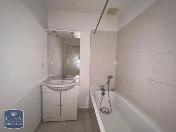 Appartement à louer 2 pièces 47.45m² Fontenay-le-Comte (85200)
