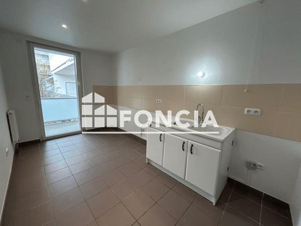 Location Appartement 4 pièces 108.2 m² - 47 RUE PIERRE TAITTINGER Reims 51100