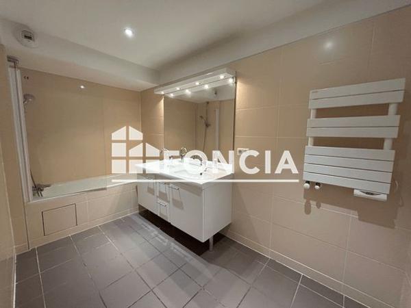 Location Appartement 4 pièces 108.2 m² - 47 RUE PIERRE TAITTINGER Reims 51100