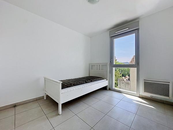 A vendre Appartement 3 pièces, garage, grande terrasse avec vue panoramique à Aubagne