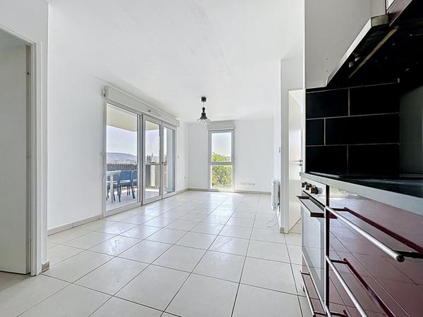 A vendre Appartement 3 pièces, garage, grande terrasse avec vue panoramique à Aubagne