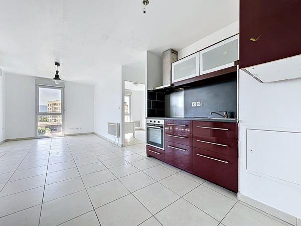 A vendre Appartement 3 pièces, garage, grande terrasse avec vue panoramique à Aubagne