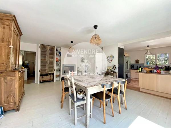 Vente                                                      Maison
                        
                     8 pièces                      205 m2                     à Saint-Brevin-les-Pins