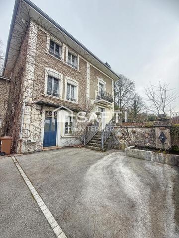 Magnifique propriété avec dépendances et vaste terrain