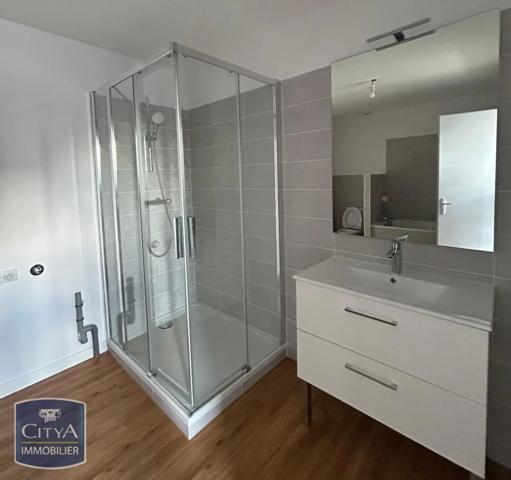 Appartement à louer 4 pièces 82.18m²