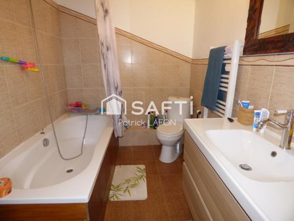 Maison climatisée, terrasse et 3 chambres