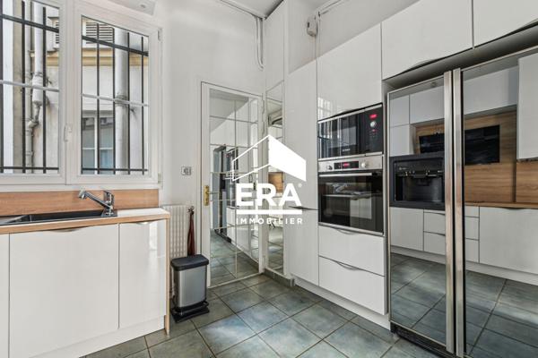 Appartement meublé 5 pièces de 117.01 m2 / Quartier Europe / PARIS 8ème