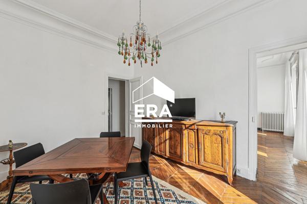 Appartement meublé 5 pièces de 117.01 m2 / Quartier Europe / PARIS 8ème