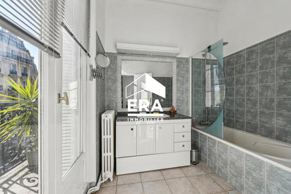 Appartement meublé 5 pièces de 117.01 m2 / Quartier Europe / PARIS 8ème